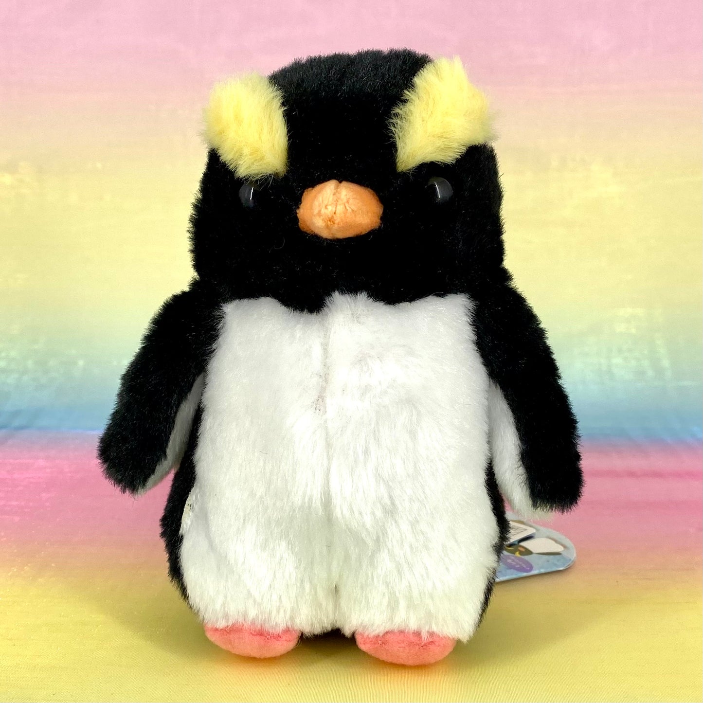 Tanoshi Tudoi Penguin Island - Rock Hopper Penguin - Small